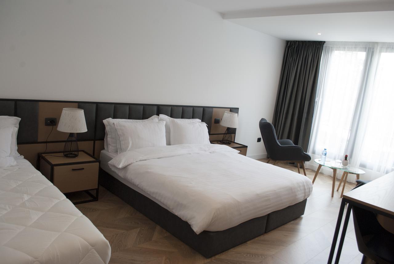 Prime Hotel Tirana Esterno foto
