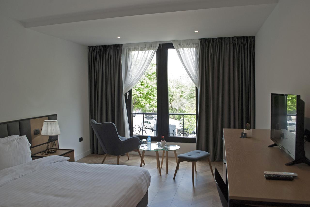 Prime Hotel Tirana Esterno foto