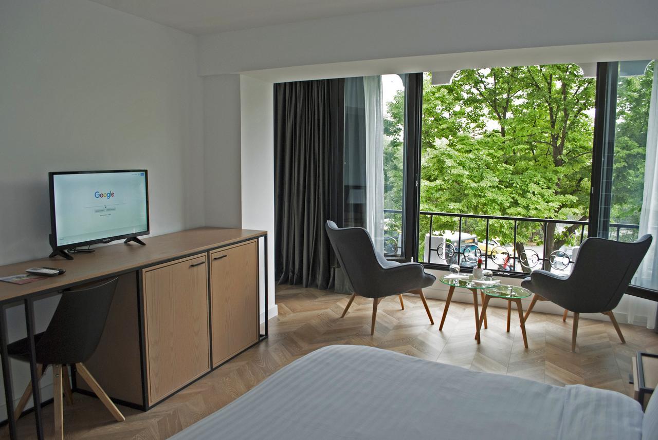 Prime Hotel Tirana Esterno foto