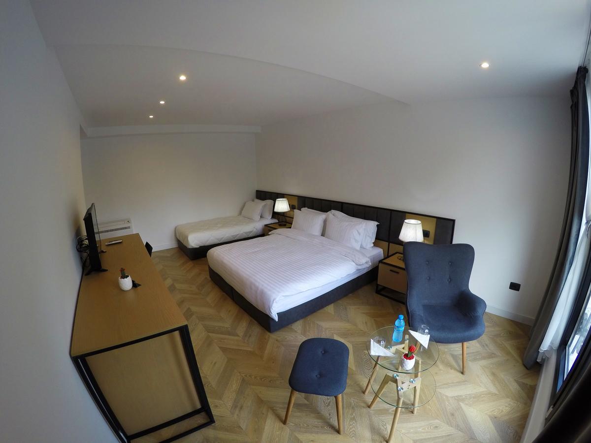 Prime Hotel Tirana Esterno foto