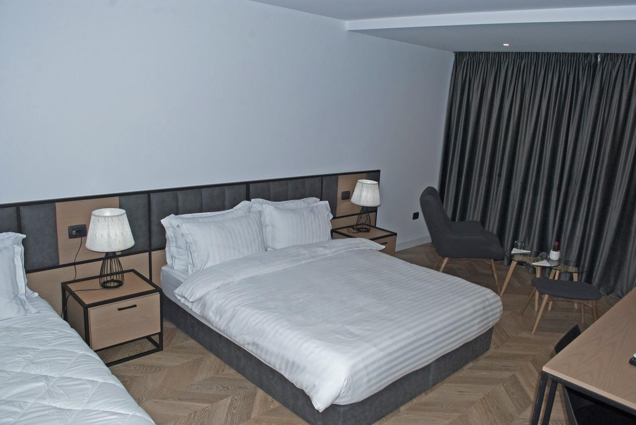 Prime Hotel Tirana Esterno foto