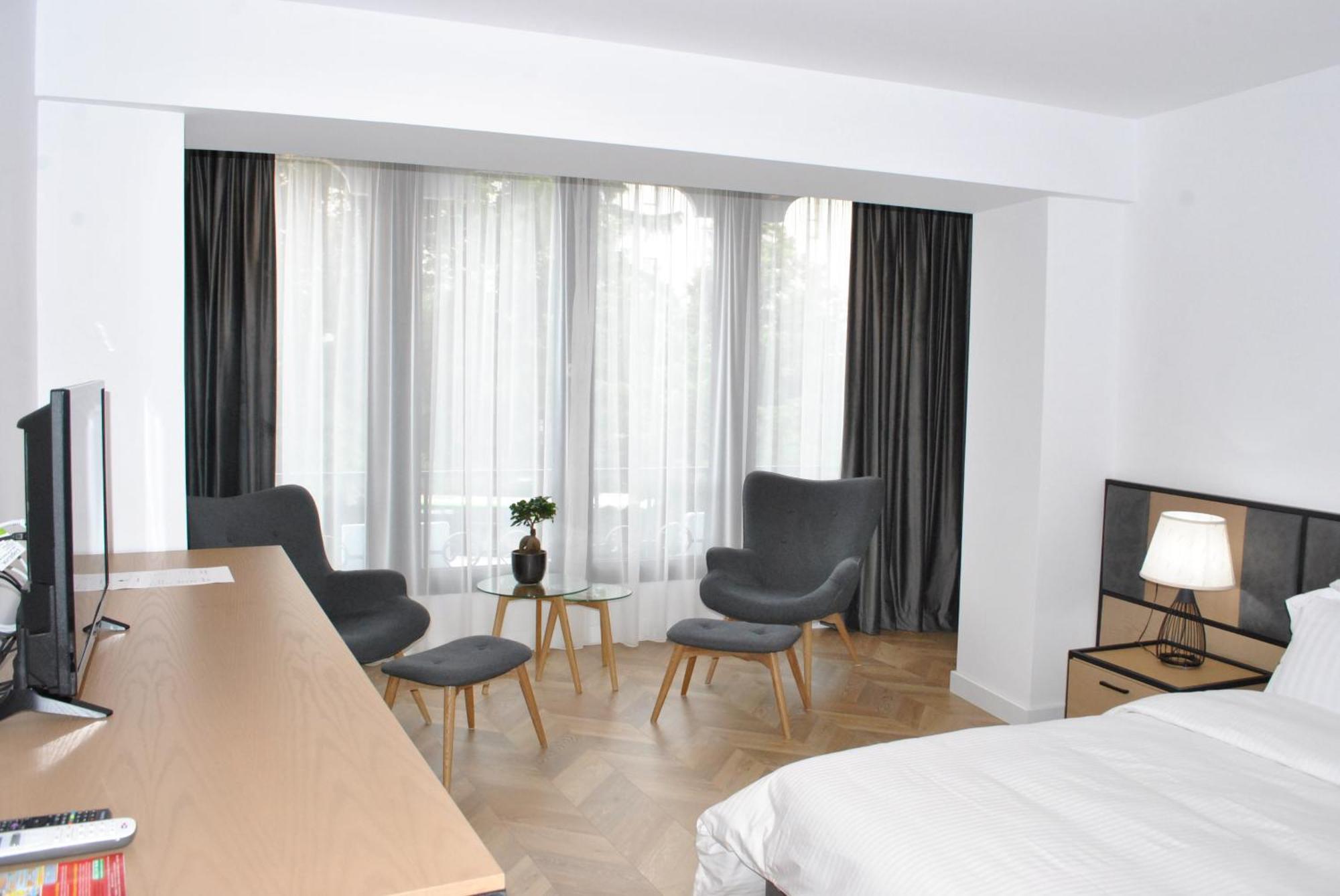 Prime Hotel Tirana Esterno foto