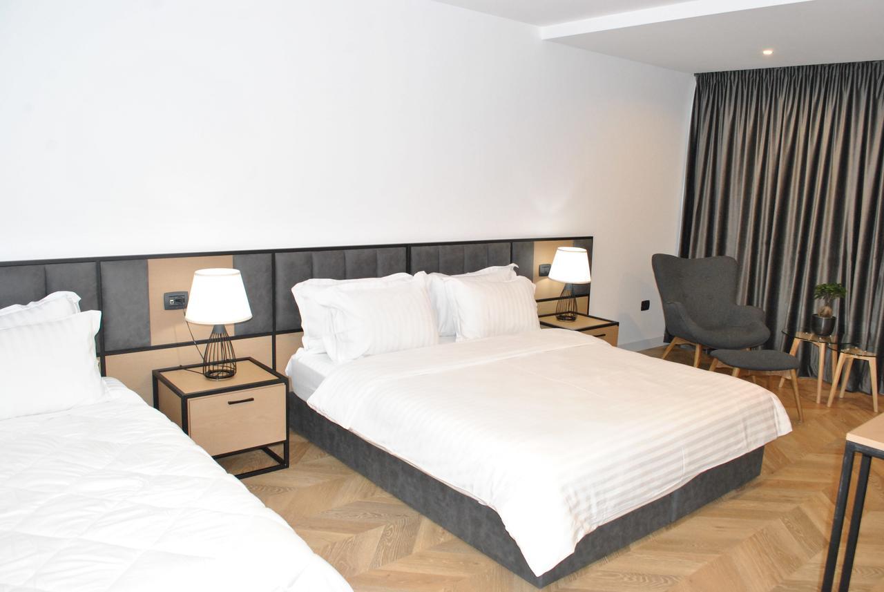 Prime Hotel Tirana Esterno foto